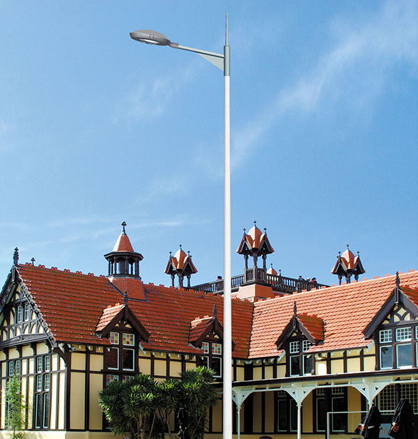 What are the forces and light sources of outdoor lighting lamps to generate heat
